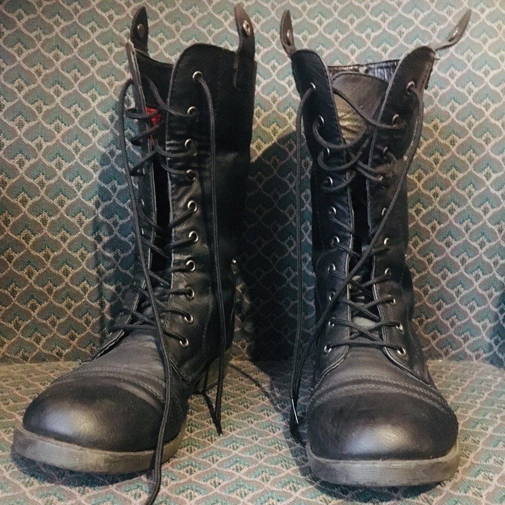 Army boots size 8